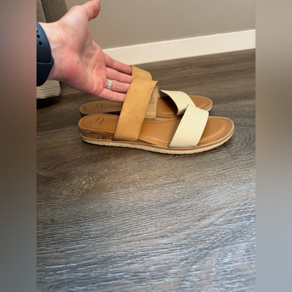 2/$10 A new day sandal - Picture 4 of 5